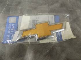 84479457 Gm 2016-24 Chevy Malibu Rear Compartment Lid Emblem Nos Oem