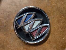 84515795 Gm Genuine Front Grille Emblem Oem Used