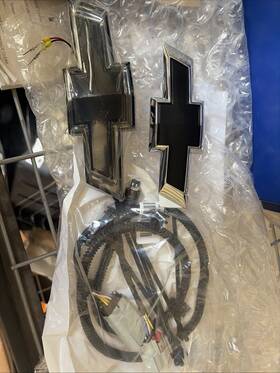84701901 Gm Genuine 2022-2024 Equinox Illuminated Bow-tie Emblem Black Kit
