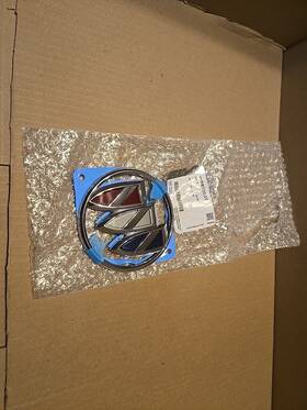 84900399 Gm Genuine Emblem Oem 065