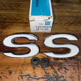 8798868 Gm 8704039 Nos Ss Tailgate Panel Emblem Set El Camino