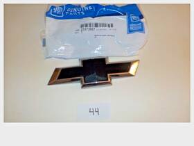 23373667 Gm - Chevrolet 18-24 Chevy Equinox Decklid Trunk Emblem Black Oem #44