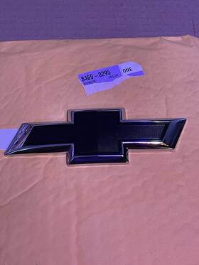 23258525 Gm Oem 84690295 2017 18 2019 Chevy Cruze Rear Trunk Lid Black Emblem / New