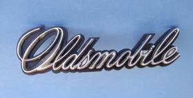 418741 Gm Oldsmobille Oem Oldsmobile Grille Emblem Badge 71-74 72 73 Chrome With Black Backing
