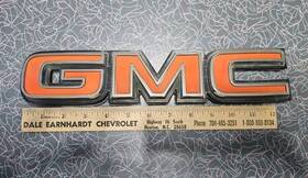 14027524 Gmc Used 1981-1987 Truck Tailgate Emblem Badge Part # One Pin Broken