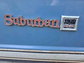 15616904 Gmc 87-91 Suburban Tailgate Emblem Badge Set Oem Fuel Injection