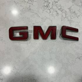 15657949 Gmc 15657947 G M C Emblem 15657948 The Has A Broken Pin See Pictures
