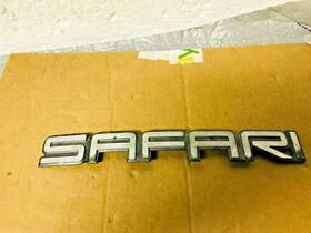 15690681 Gmc Oem 1997 1998 1999 2000 2001 2002 2003 2004 Safari Rear Trunk Emblem Residue