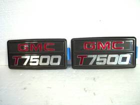 2-genuine Gmc 15730646 Gm Oem T7500 Med Duty Cab-over Truck Body Side Nameplate Emblems