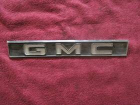 3982505 Gmc 72-76 Van Rear Door Badge Emblem Nameplate Logo Vandura