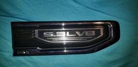 84431313-3 Gmc 5.3 Liter Right Fender Emblem Black
