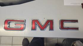 86561643 Gmc 2019 - 2021 Sierra Rear Tailgate G M C Emblem Badge Symbol Gm Oem