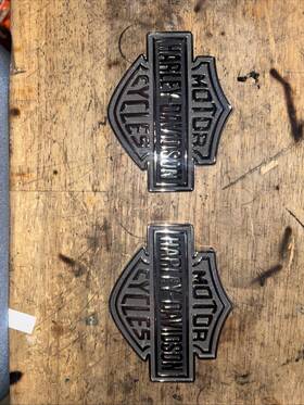 61400056 Harley-davidson Oem Vtwin Bar And Shield Fuel Gas Tank Emblem Badge New