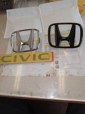 08f20-t20-100 Honda 2022-2025 Genuine Civic 4dr Sedan Gloss Black Emblem Oem