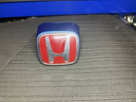 75701-s6m-z010-m1 Honda Oem 02-04 Honda/acura Rsx Integra Dc5 Type R Front Emblem In Red Badge