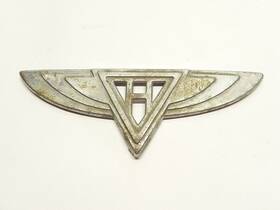 Db-37 Hudson Vintage 1937 Radio Model Emblem Badge Rare Worn Used Pre-owned