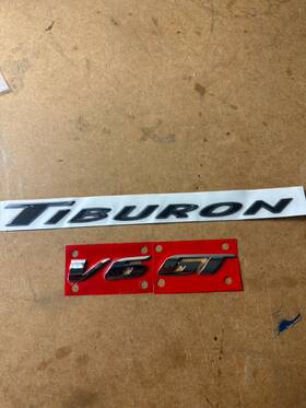 00229-e3000 Hyundai 00282-e5001 New 2003-2008 Tiburon Gt V6 Nameplate Emblem Oem