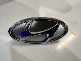 81260-f3500r2t Hyundai 81260f3500r2t Elantra Emblem Machine Gray Oem