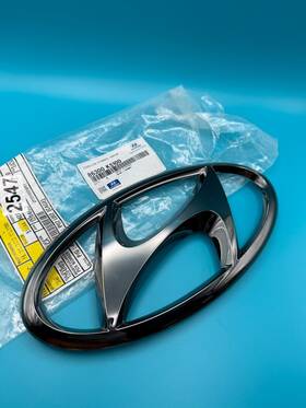 86300k5100 Hyundai Oem 2022 - 2024 Santa Cruz Grille Emblem Black Badge Logo