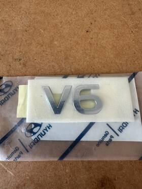 86332-26900 Hyundai New 2001-2006 Santa Fe V6 Rear Liftgate Emblem Oem / Su 1414