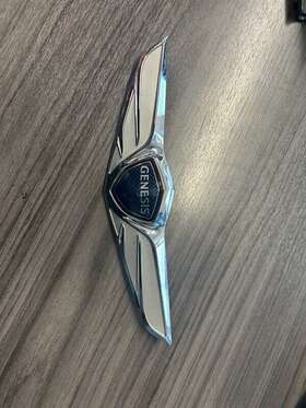86330-b1000 Hyundai Motors Genuine Genesis Sedan Rear Trunk Tailgate Wing Emblem Oem Part