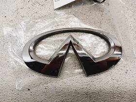62890-4hb0a Infiniti 741.in1t17 14-22 Q50 15-17 Qx50 Grille Chrome Emblem Oem