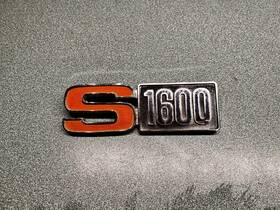 588196c1 International Harvester 79-89 S1600 Emblem Fender Hood