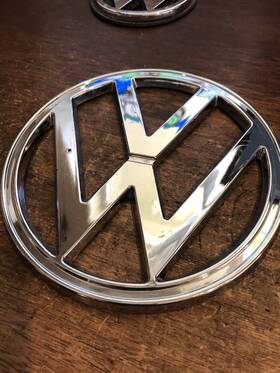 241853601ey Isp Vw Type 2 Bus 1973-1979 Baywindow Deluxe Chrome Nose Emblem