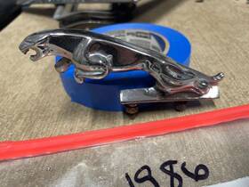 7242653 Jaguar Vintage 1969-94 Leaping Xj6 Xj8 Chrome Hood Ornament