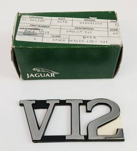 Bec4717 Jaguar Genuine Nos V12 Truck Badge Xjs 1982-1991