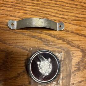 C16336 Jaguar Series 1 Xke Motif Badge And Spring Clip