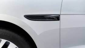 T4a46495 Jaguar Genuine Side Power Vent - Gloss Black Right