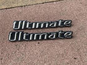 4wi3-54297a74-ba Lincoln 2003/10 Town Car Ultimate Series Pilar Emblem Badges Pair Oem