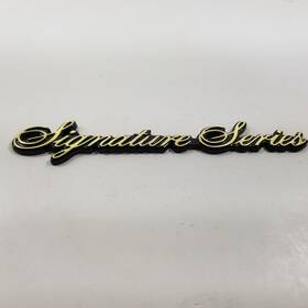 F25b5450398aa Lincoln E25b5450398aa Town Car Inch Signature Series Gold Emblem Name