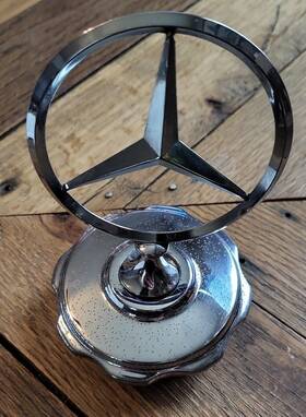 1108880017 Mercedes-benz W110 Grille Hood Star Emblem With Clip Oem Original