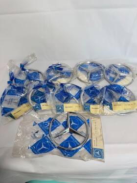 Mercedes-benz 115 758 00 58 New Nos W114 W115 Star Trunk L D Emblem