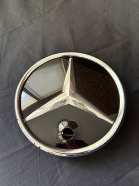A0008882500 Mercedes-benz 2023 Eqe 350 Radiator Grille Emblem Oem