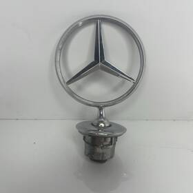A2118800186 Mercedes-benz Oem 2007-09 E350 E550 E63 Hood Ornament Emblem Star Badge