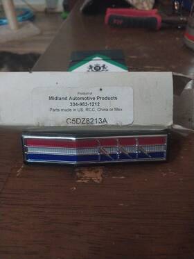 8213k Midland Automotive Products 1965 Ford Falcon Center Grill Emblem Red White And Blue Tri-bar With 3 Falcons
