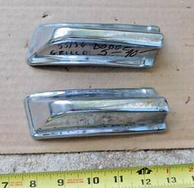 1646418 Mopar Pair L&r Oem Exterior Chrome Ornaments Maybe 1955-56 Dodge Grille