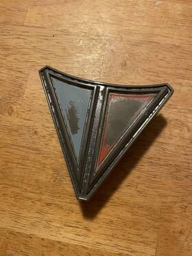2449700 Mopar 1965 1966 Plymouth Valiant Grill Emblem