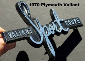 3446784 Mopar / Plymouth 1970 Duster Inch Valiant Sport Coupe Fender Nameplate Emblem