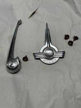 769044 Morris 725188 Minor 1000 1955-1971 Hood Emblem And Ornament Handle