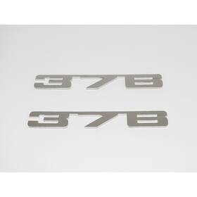 Me00376 Morris Classic Concepts Polished Stainless Steel Inch 376 Fender Engine Cid Callout Emblems Flat Panel