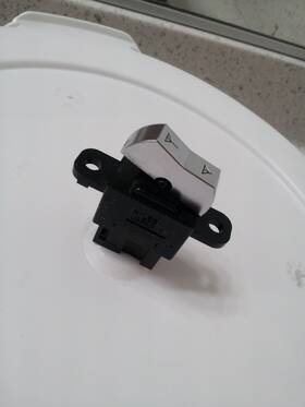 28221-01p01 Nissan 84-86 300 Zx Z-31 Used Power Antenna Switch