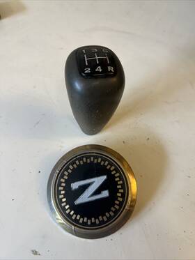 62090-01p00 Nissan 1984-1989 300zx Gold Front Emblem Brown Tan Manual Shift Knob Shifter