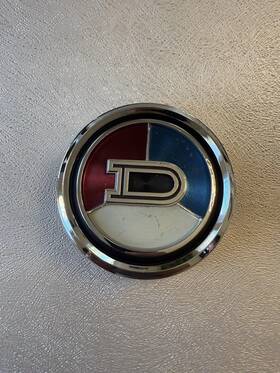 62312h1826 Nissan Datsun 1200 Front Grille Emblem New Oem