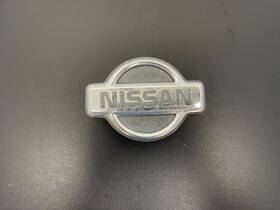 62895-60g00 Nissan 1990 - 1995 Pathfinder Front Grille Silver Emblem Badge Oem Broke Tabs