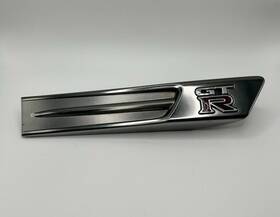 63870-jf00a Nissan Gtr R35 Front Side Fender Finisher Silver Oem
