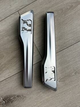 63870-62b0a Nissan 63871-62b0a Genuine Gtr R35 Front Fender Emblem R L Set
